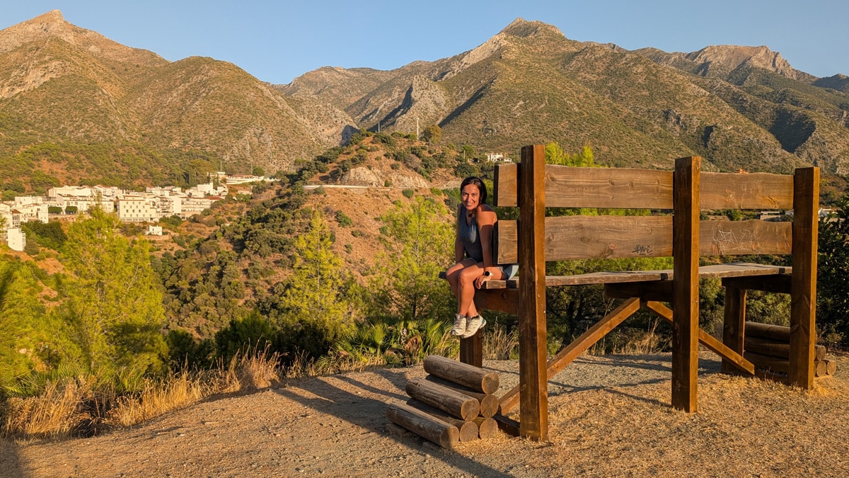 Giant bench in Istán