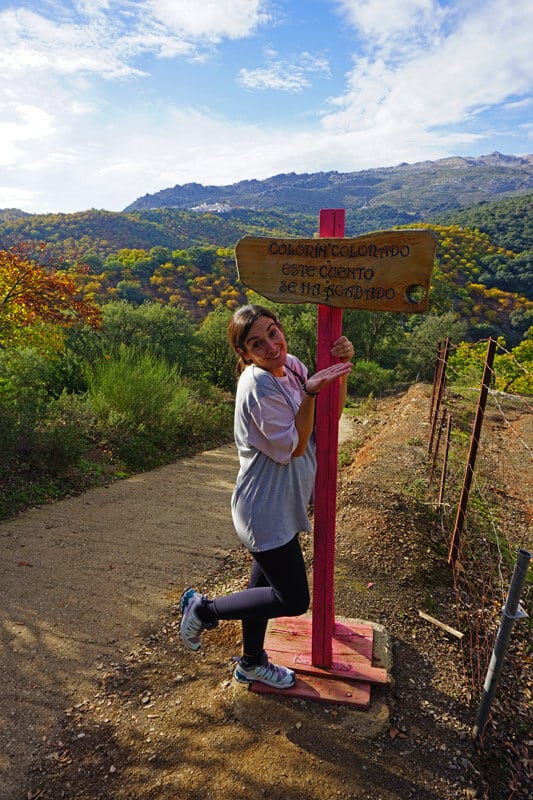 Lucía at the final sign on the trail through the enchanted forest of Parauta in Málaga
