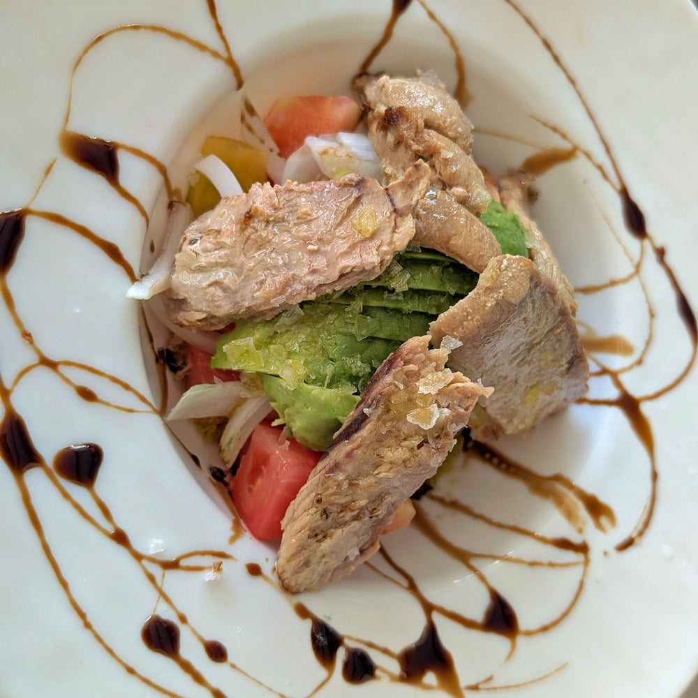 Tuna ventresca salad with tomato, spring onion and avocado