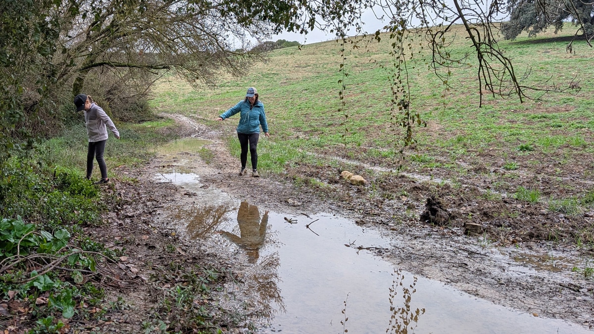 Muddy path on the walk near the Fuente de los 100 caños