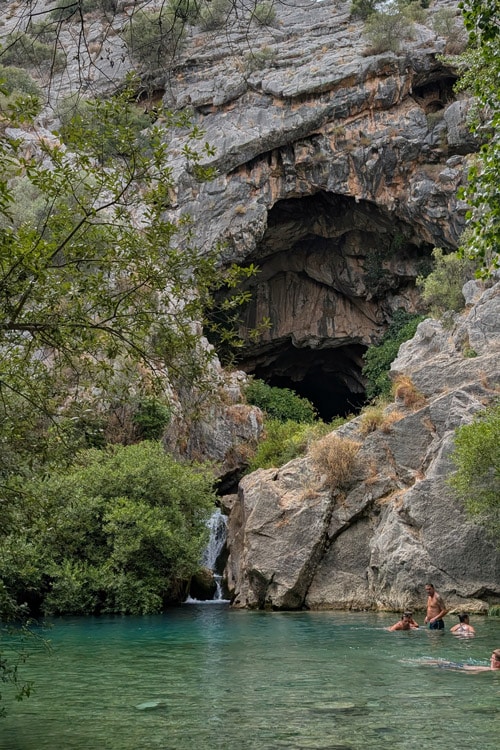 The cueva del Gato swimming spot in Málaga
